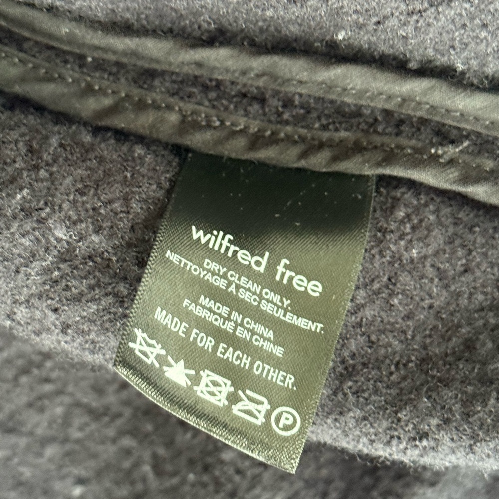 Aritzia Black 100% Merino Wool Jacket - Picture 8 of 9